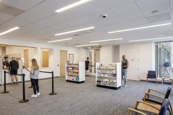 students at SHW pharmacy